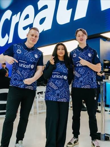 Team Liquid talent in UNICEF jerseys